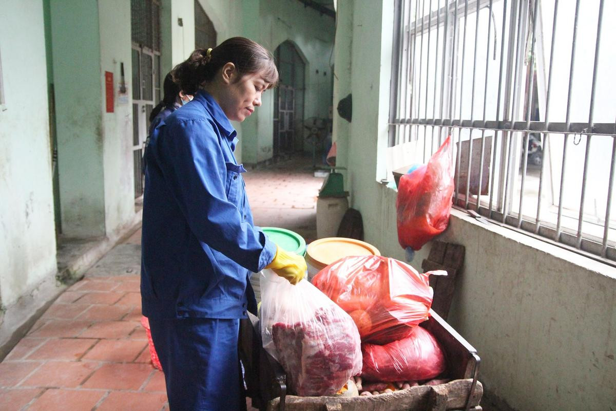 Nuôi mãnh thú giữa lòng Hà Nội: Mắc màn ngủ cùng hổ, ngày ngày trò chuyện bắt rận cho sư tử Ảnh 4