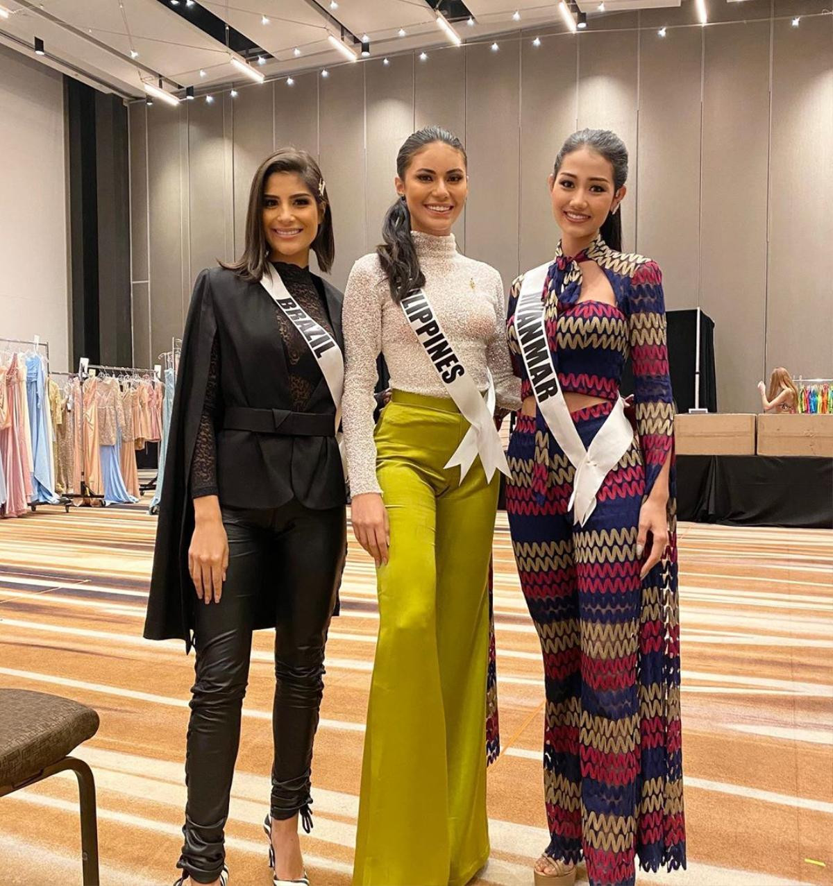 Miss Universe ngày 3: Hoàng Thùy gợi nhớ H'Hen Niê khi lấn át HH Venezuela, tặng váy cho bạn chung phòng Ảnh 13