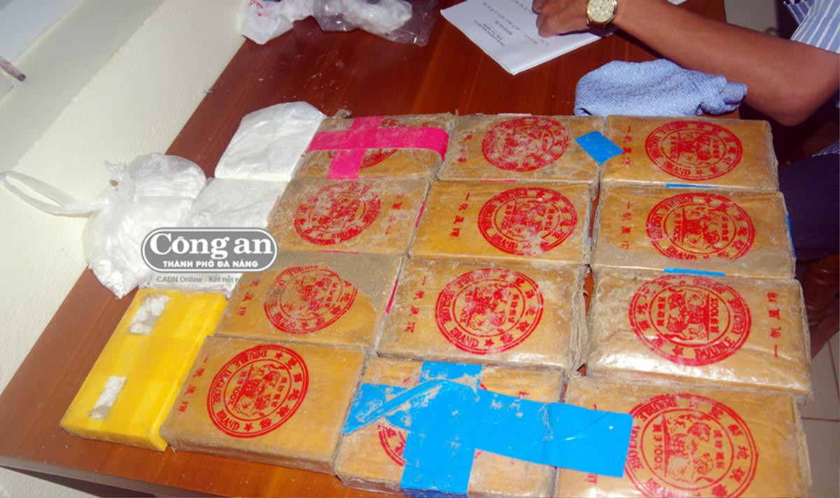 Phát hiện 25 bánh heroin in chữ Trung Quốc trôi dạt vào bờ biển Quảng Nam Ảnh 1