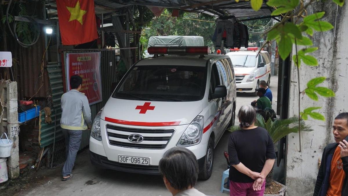 Nhân chứng kể lại phút cầm búa phá cửa cứu ba bà cháu bất thành: ‘Cả 3 nạn nhân nằm đè lên nhau tử vong rất thương tâm’ Ảnh 2