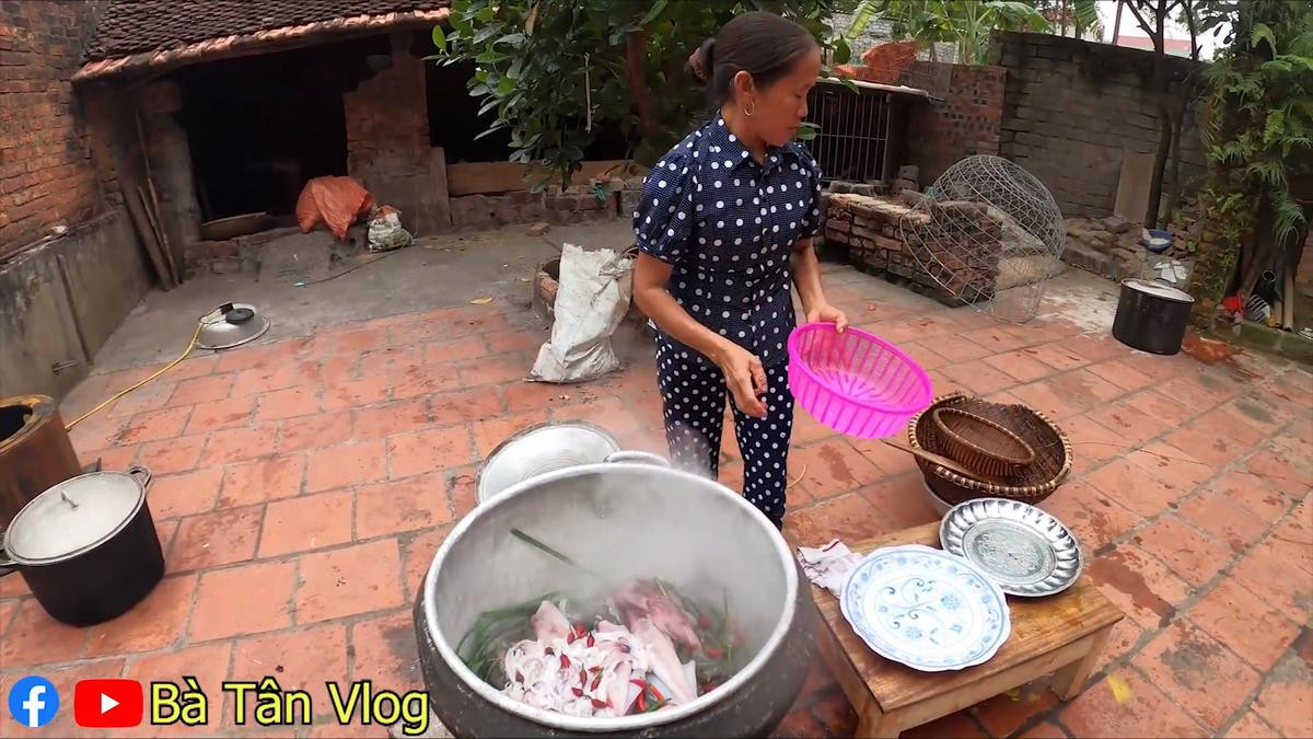 Bà Tân Vlog