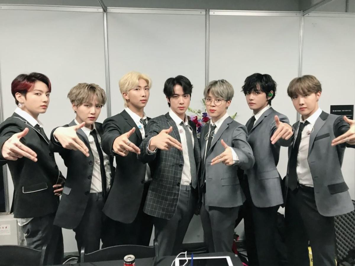 Giải mã màn trình diễn của BTS tại MMA 2019: 7 'vị thần' nào được tái hiện ngay trên sân khấu? Ảnh 16