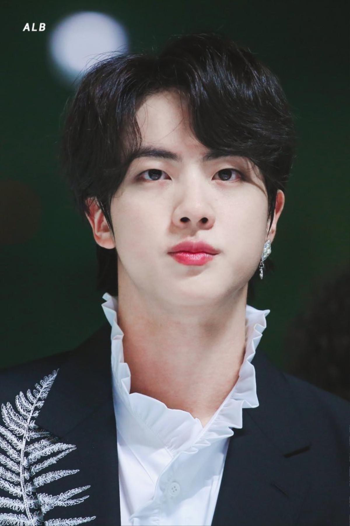 Visual thần thánh của Jin (BTS) tại 'MMA 2019' đủ sức 'giết chết' triệu con tim Ảnh 26