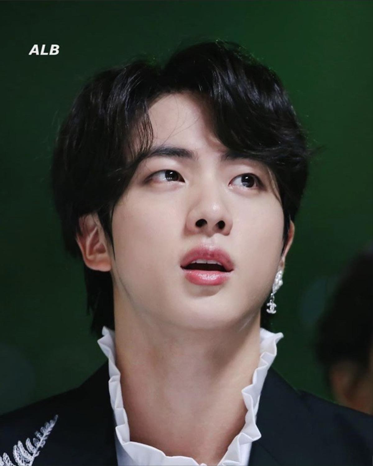 Visual thần thánh của Jin (BTS) tại 'MMA 2019' đủ sức 'giết chết' triệu con tim Ảnh 4