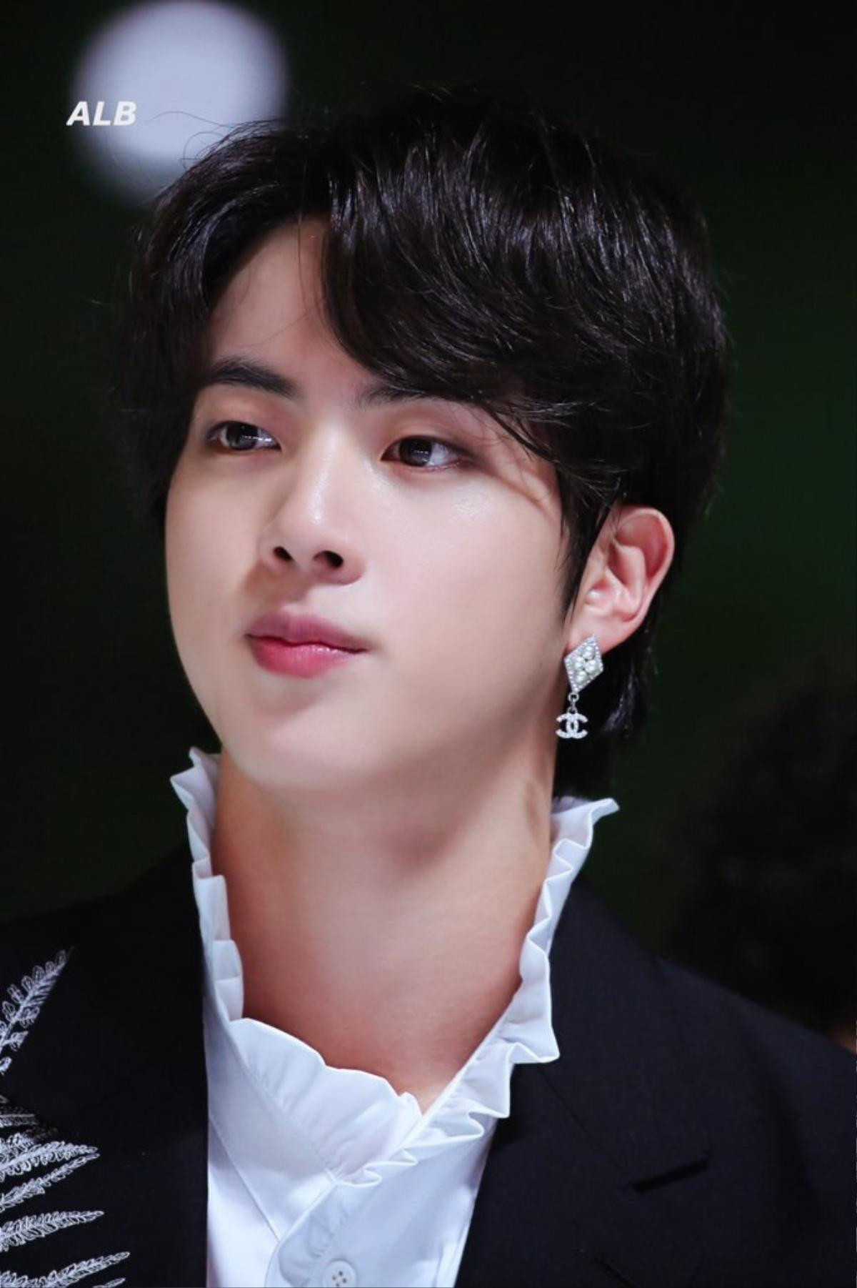 Visual thần thánh của Jin (BTS) tại 'MMA 2019' đủ sức 'giết chết' triệu con tim Ảnh 7