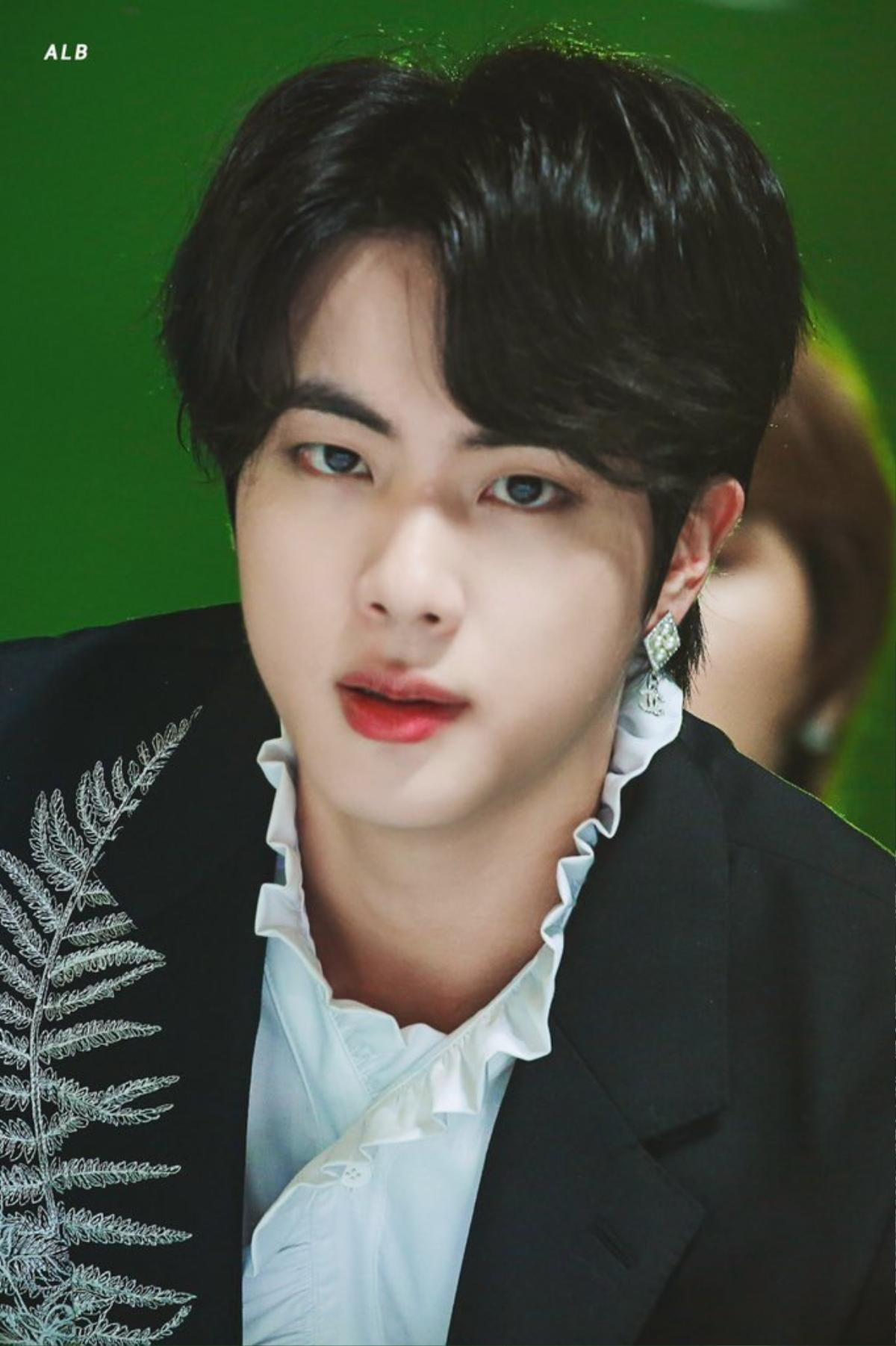 Visual thần thánh của Jin (BTS) tại 'MMA 2019' đủ sức 'giết chết' triệu con tim Ảnh 8