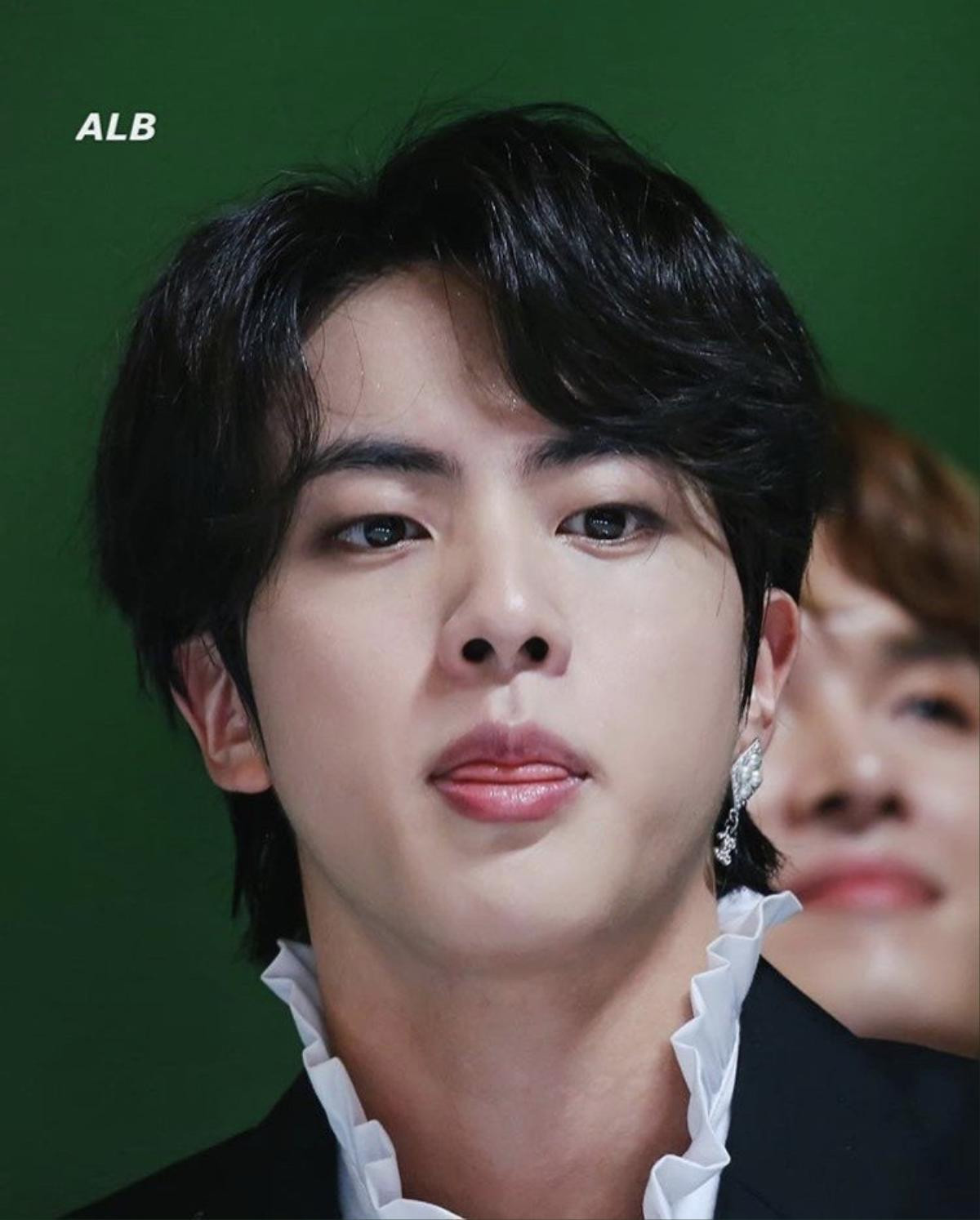 Visual thần thánh của Jin (BTS) tại 'MMA 2019' đủ sức 'giết chết' triệu con tim Ảnh 10