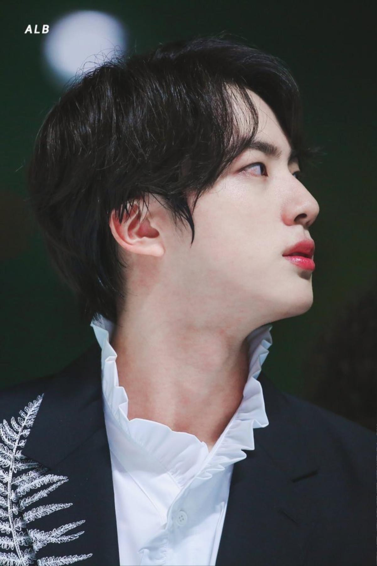 Visual thần thánh của Jin (BTS) tại 'MMA 2019' đủ sức 'giết chết' triệu con tim Ảnh 27