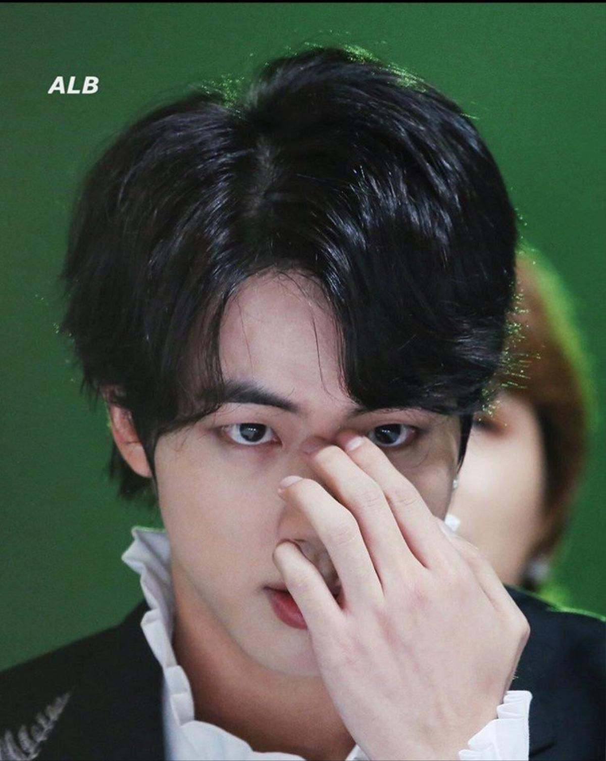 Visual thần thánh của Jin (BTS) tại 'MMA 2019' đủ sức 'giết chết' triệu con tim Ảnh 3