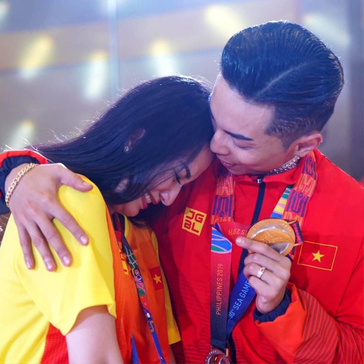 Phan Hiển - Khánh Thi: Từ cô trò đến duyên vợ chồng và HCV SEA Games 30 Ảnh 2