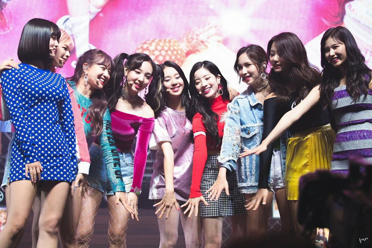 Nhờ 'What Is Love?', thành tích lượt view của Twice tiếp tục được nâng lên con số mới Ảnh 4