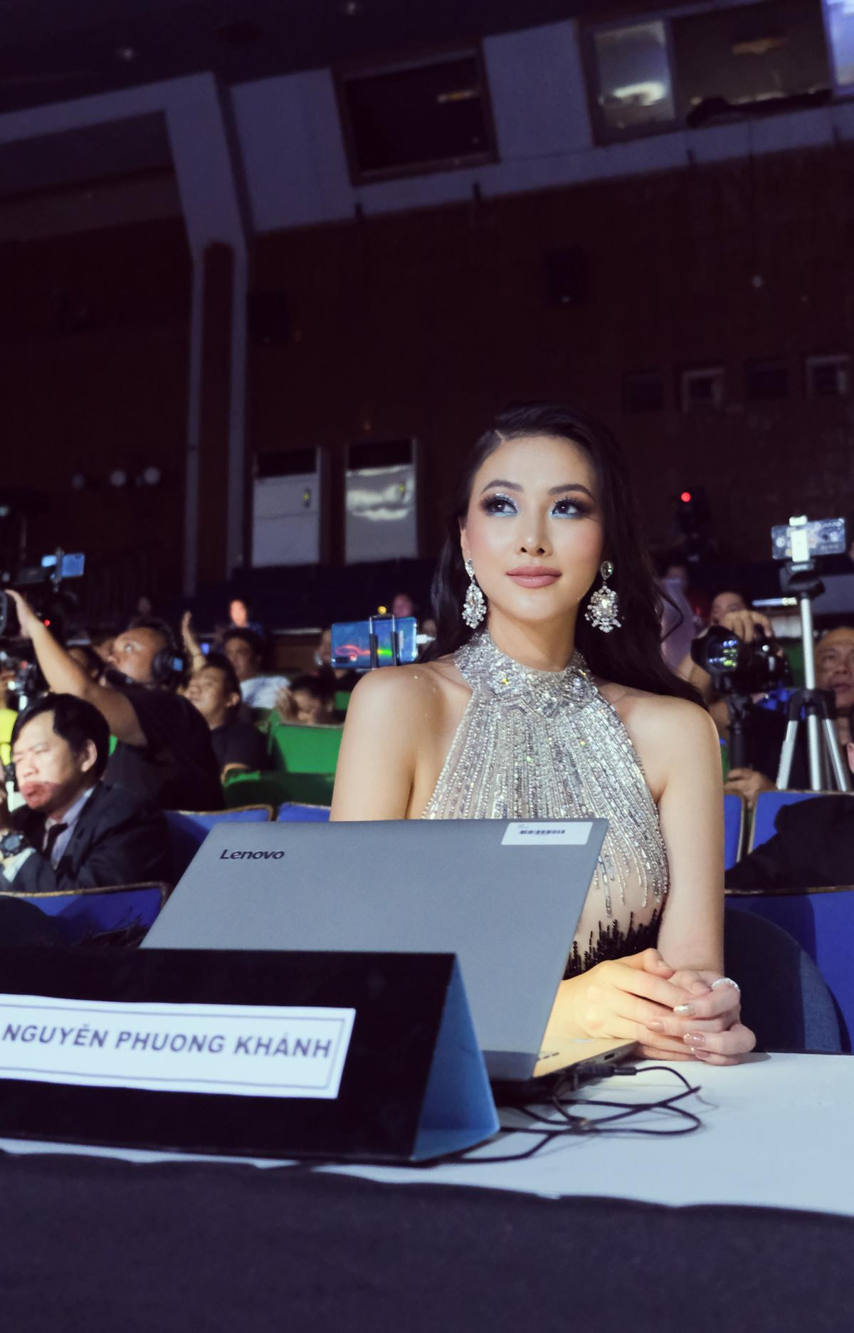 Phương Khánh quyến rũ, kiêu sa như nữ hoàng, trao vương miện cho Miss Bikini Philippines 2019 Ảnh 4