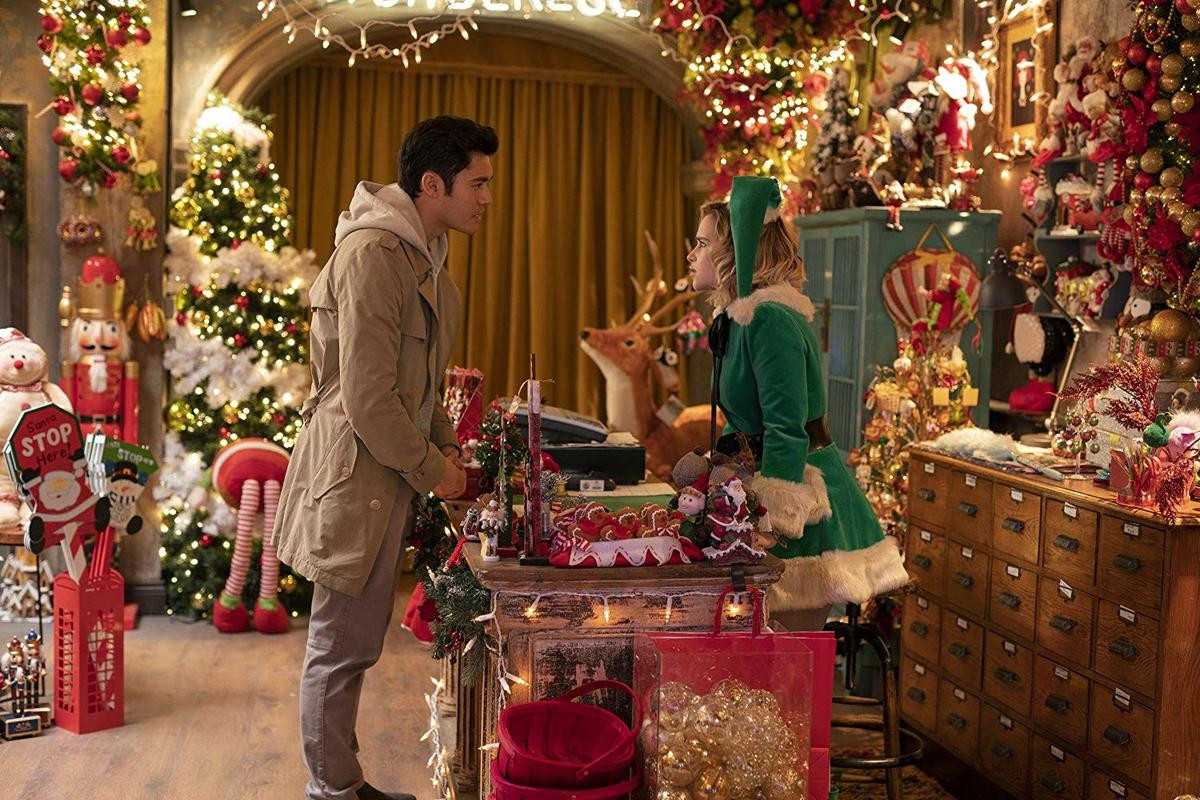 4 lý do phải xem 'Giáng sinh năm ấy': Có Last Christmas, có 'mẹ rồng' Emilia Clarke, có trai đẹp của 'Crazy Rich Asians' Henry Golding Ảnh 8