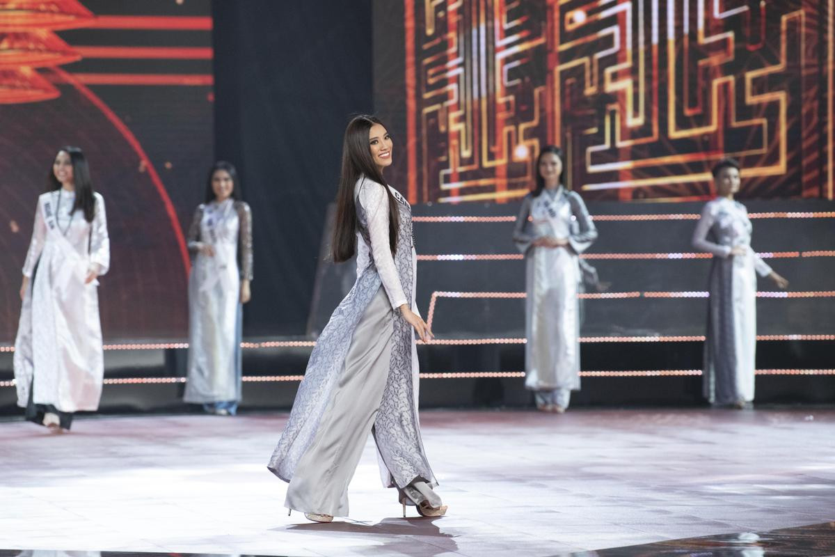 Top 44 Miss Universe Vietnam 2019 trình diễn Áo dài: Phần thi rực rỡ và độc đáo nhất! Ảnh 8