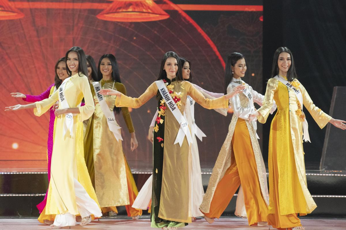 Top 44 Miss Universe Vietnam 2019 trình diễn Áo dài: Phần thi rực rỡ và độc đáo nhất! Ảnh 1