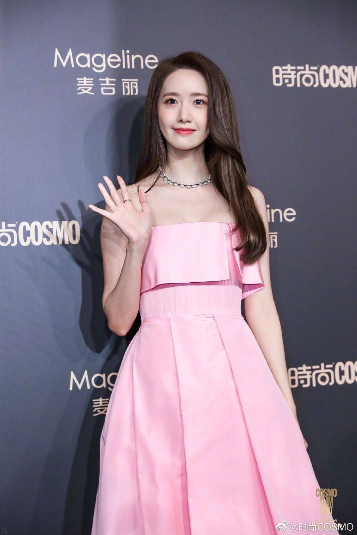 Thảm đỏ 'Cosmo 2019': Yoona đọ sắc Cổ Lực Na Trát, Tiêu Chiến - Thái Từ Khôn cực điển trai Ảnh 3