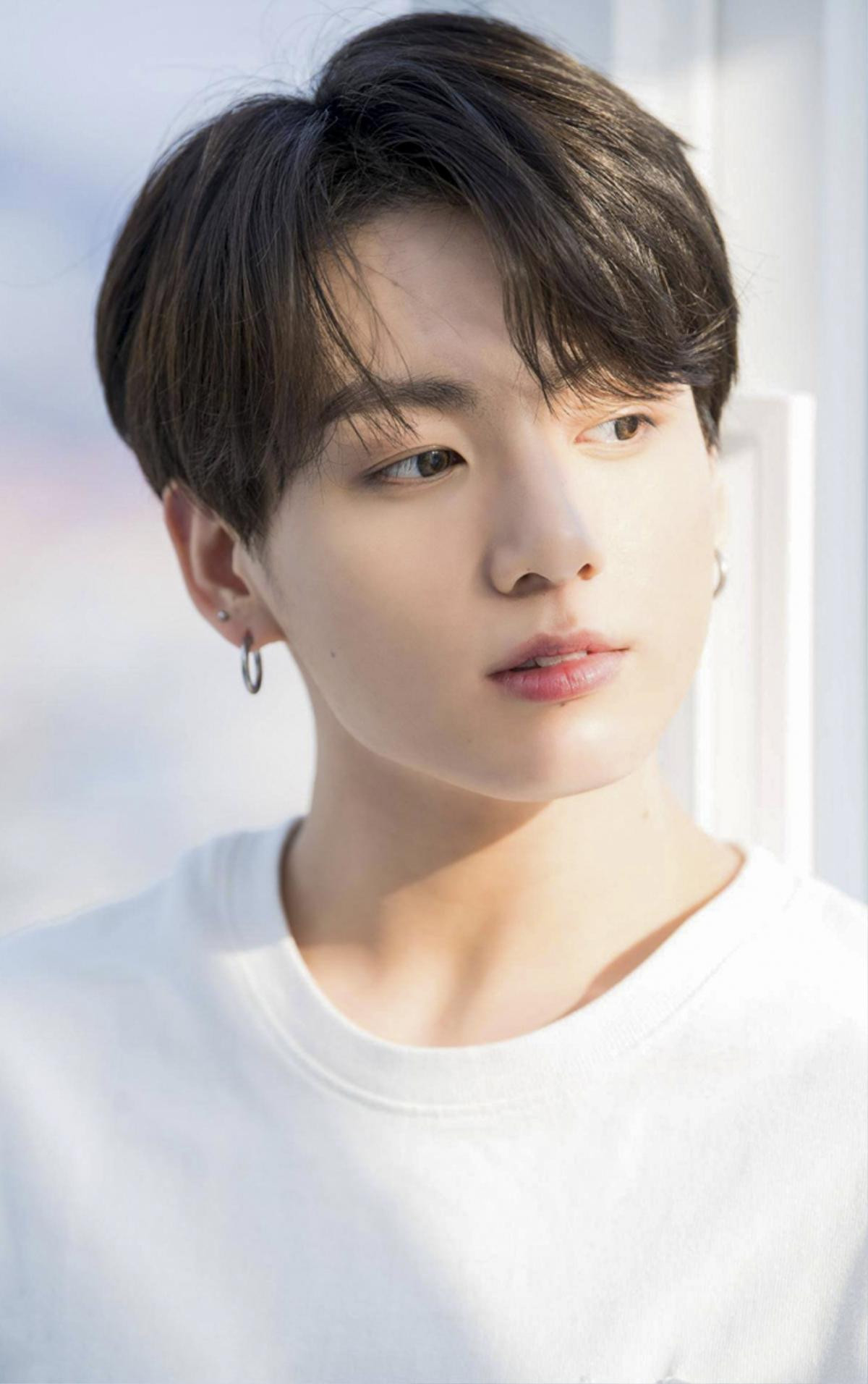 Không hổ danh là 'em út vàng' của BTS, Jungkook tiếp tục gom thêm kỷ lục mới cho solo single Euphoria Ảnh 2