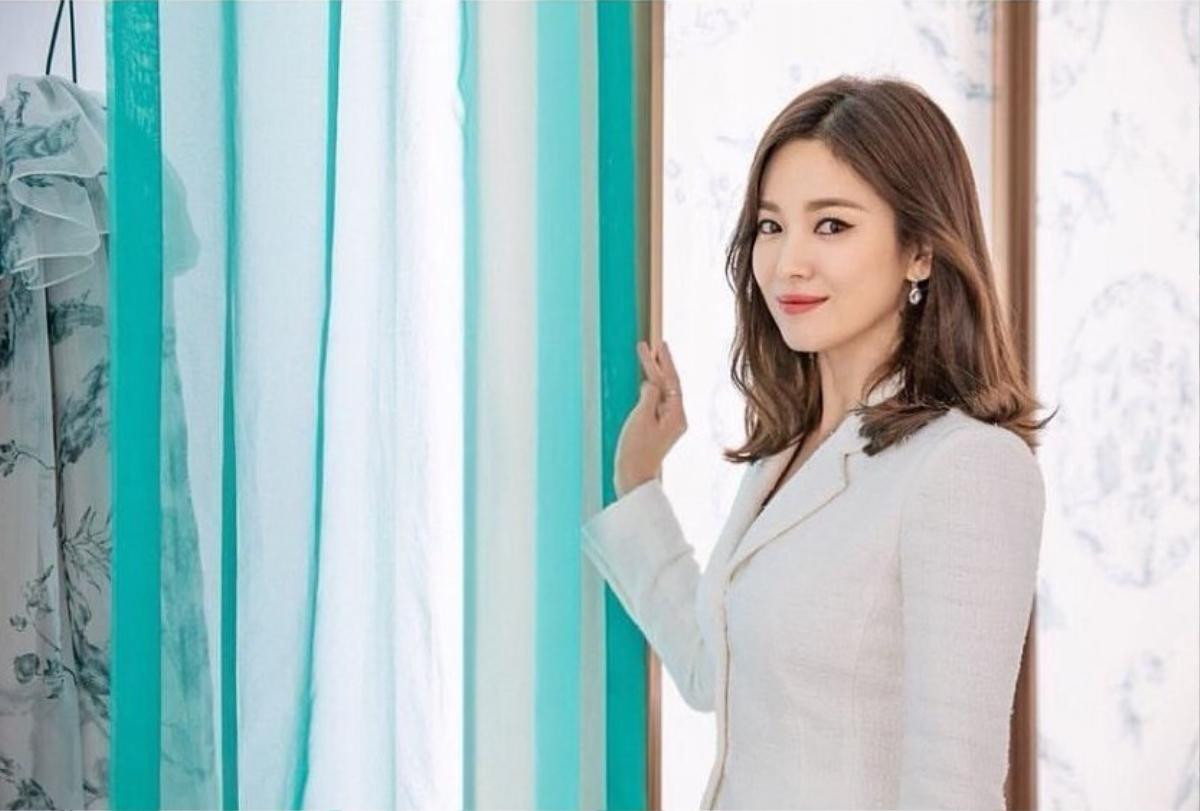 Song Hye Kyo đẹp nền nã, được ngợi khen là 'nàng thơ toàn cầu' Ảnh 5