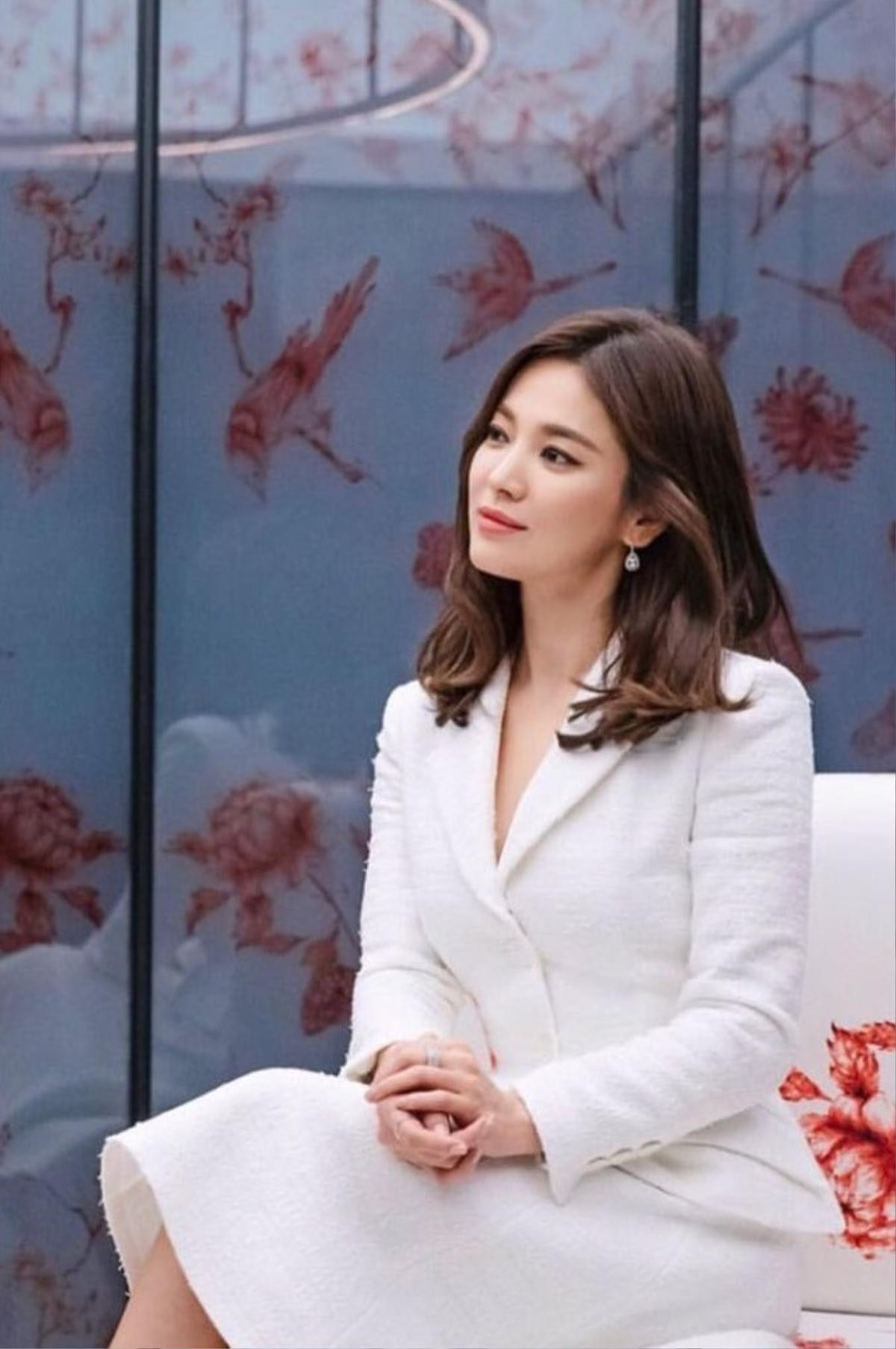 Song Hye Kyo đẹp nền nã, được ngợi khen là 'nàng thơ toàn cầu' Ảnh 3