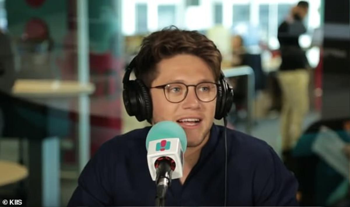 Niall Horan chính thức lên tiếng về tin đồn hẹn hò với Selena Gomez: Tôi có có bạn gái nữa à? Ảnh 1