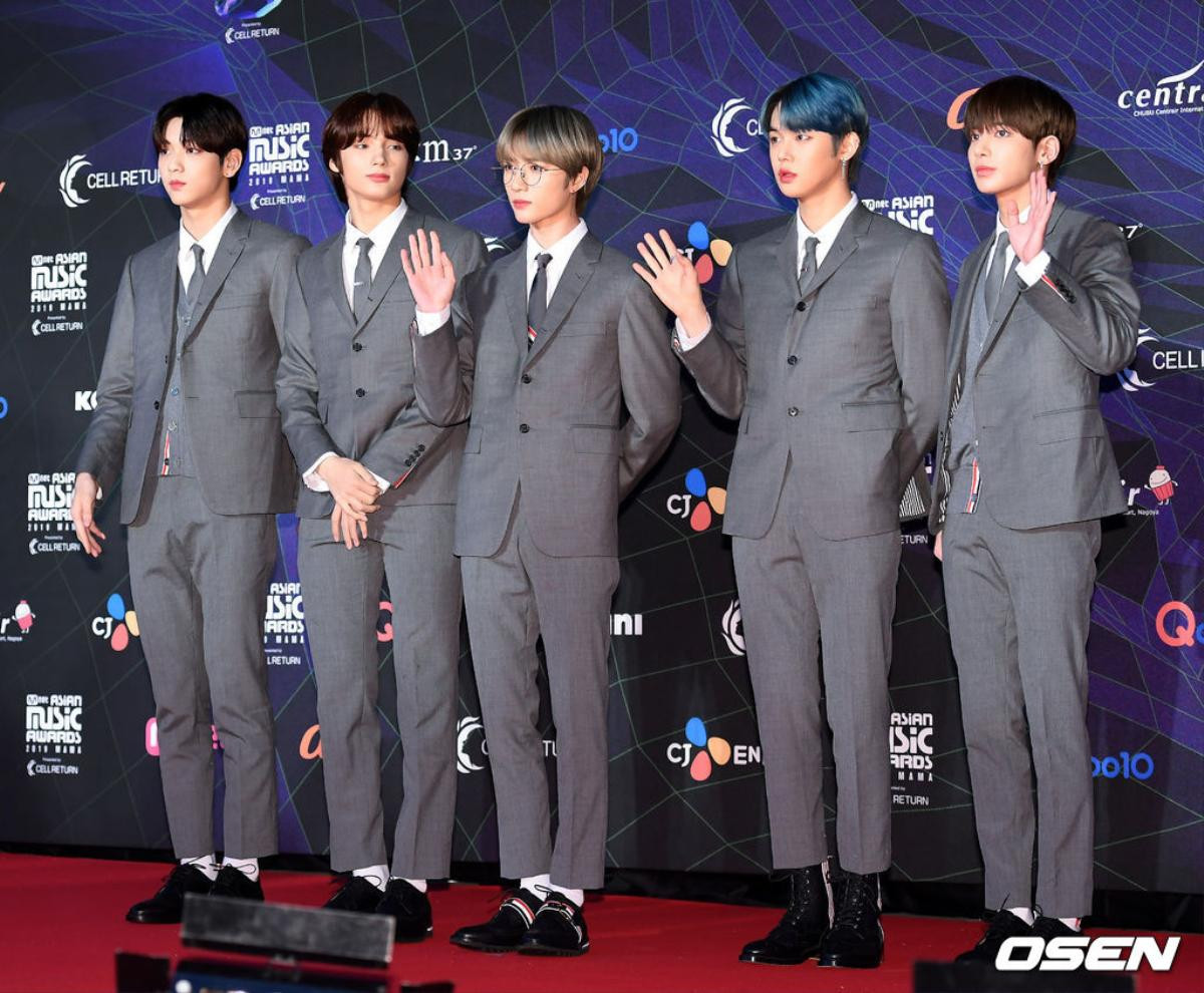 BTS mừng sinh nhật Jin, cùng SEVENTEEN - GOT7, TXT và Monsta X bừng sáng trên thảm đỏ 'MAMA 2019' Ảnh 19