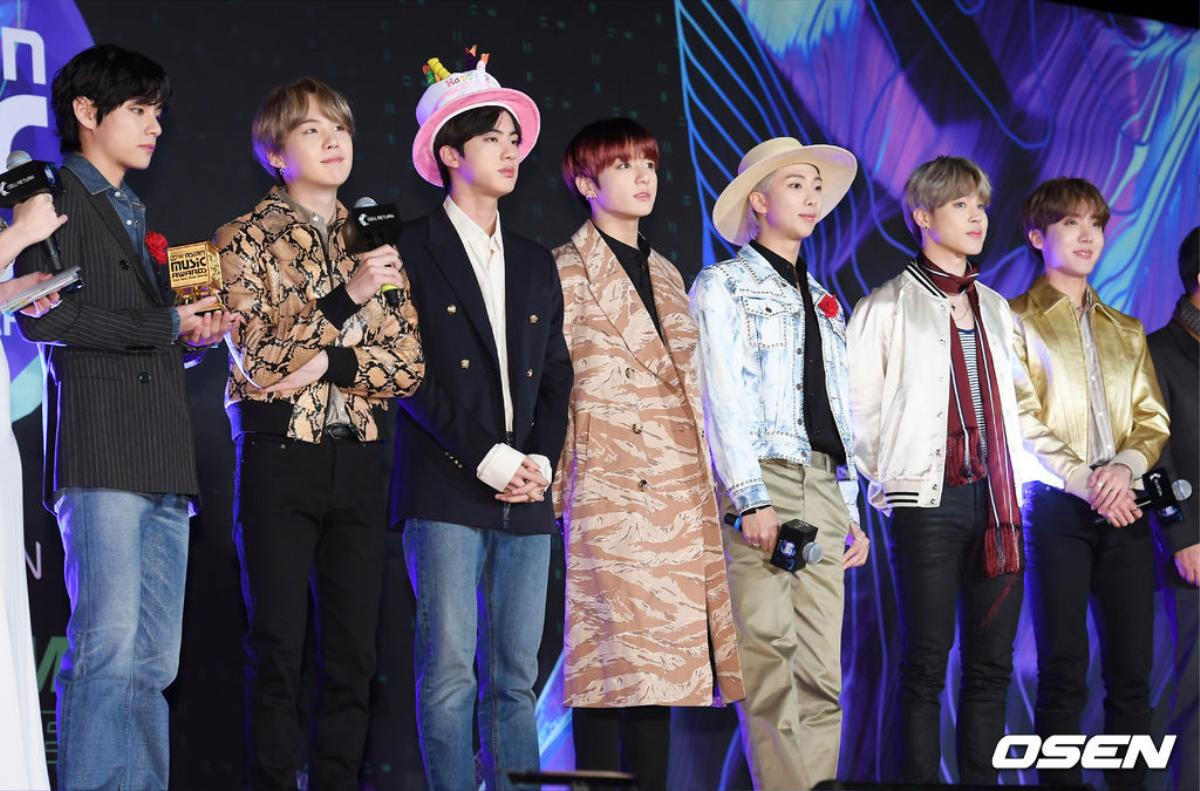 BTS mừng sinh nhật Jin, cùng SEVENTEEN - GOT7, TXT và Monsta X bừng sáng trên thảm đỏ 'MAMA 2019' Ảnh 6