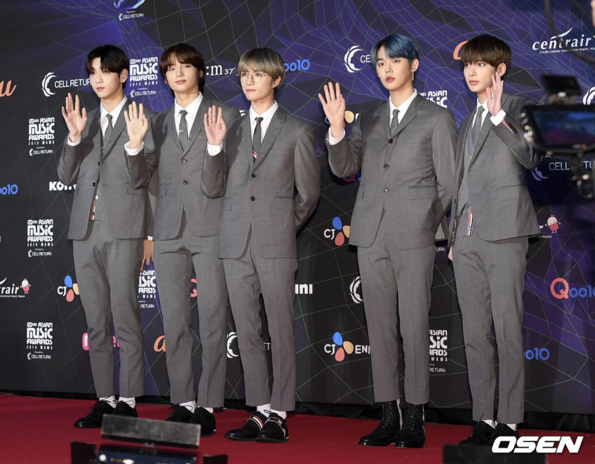 BTS mừng sinh nhật Jin, cùng SEVENTEEN - GOT7, TXT và Monsta X bừng sáng trên thảm đỏ 'MAMA 2019' Ảnh 20