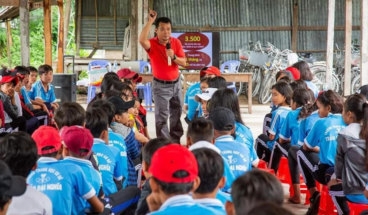 Người thầy 25 năm không bảng đen phấn trắng, thầm lặng gắn bó với trẻ em lang thang Ảnh 6