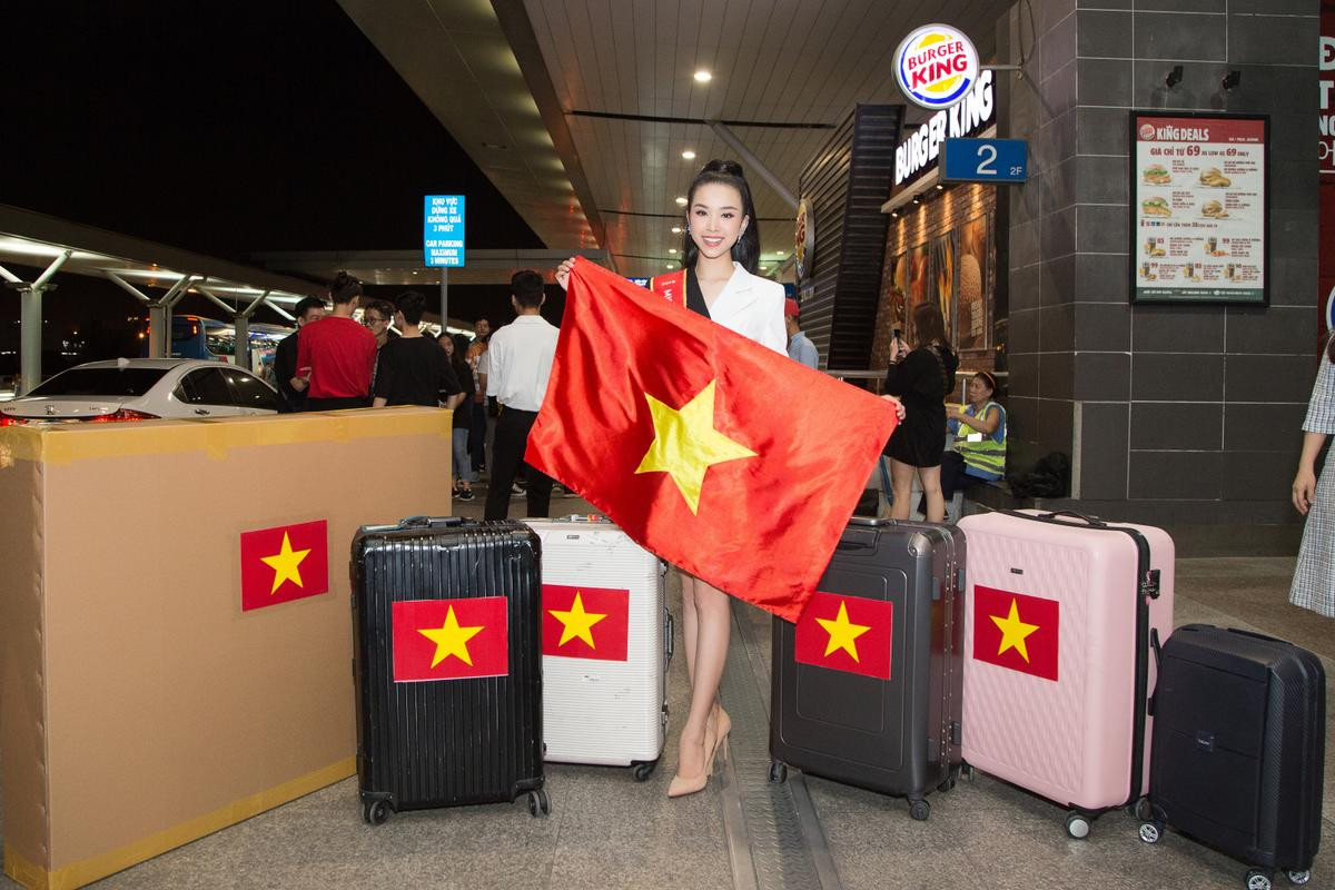 Thúy An đẹp rạng rỡ, được Tiểu Vy - Phương Nga - Kiều Loan tiễn sang Ai Cập thi Miss Intercontinental 2019 Ảnh 4