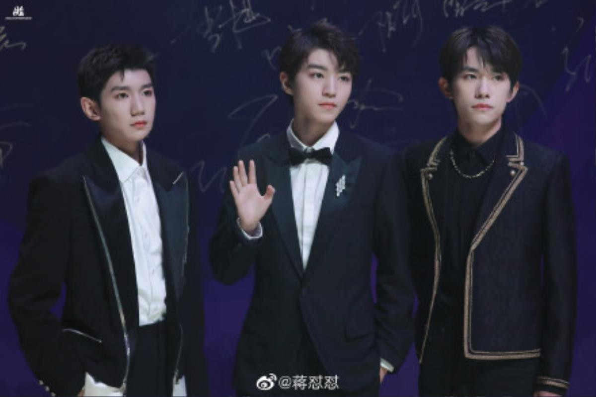 Những khoảnh khắc đáng giá 'Đêm hội gào thét IQIYI': TFBoys hội tụ, Lý Hiện cùng Tiêu Chiến tạo nên mỹ cảnh Ảnh 6