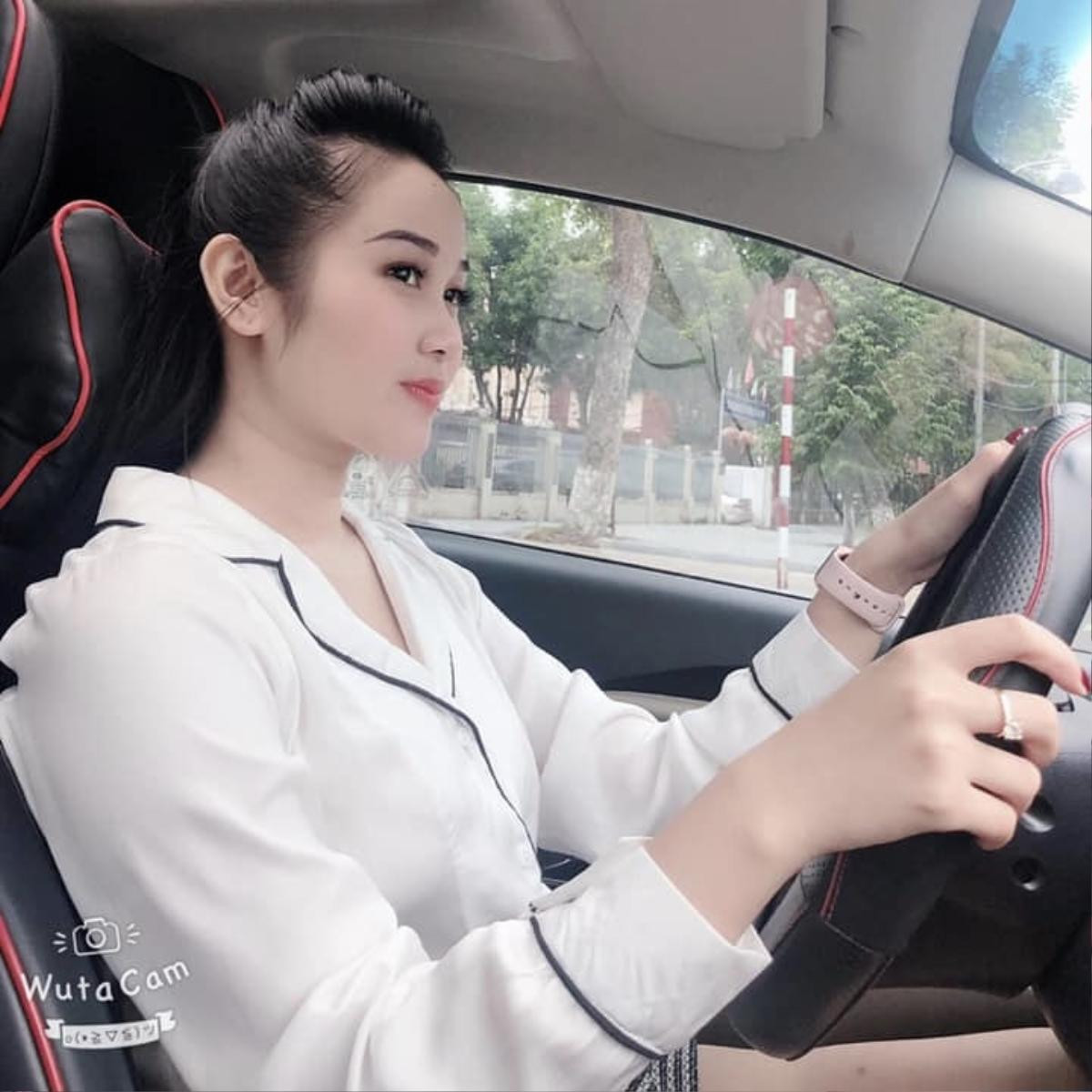 Nhan sắc nóng bỏng 2 nàng WAGs của 'song sát' Tiến Linh và Hà Đức Chinh Ảnh 1