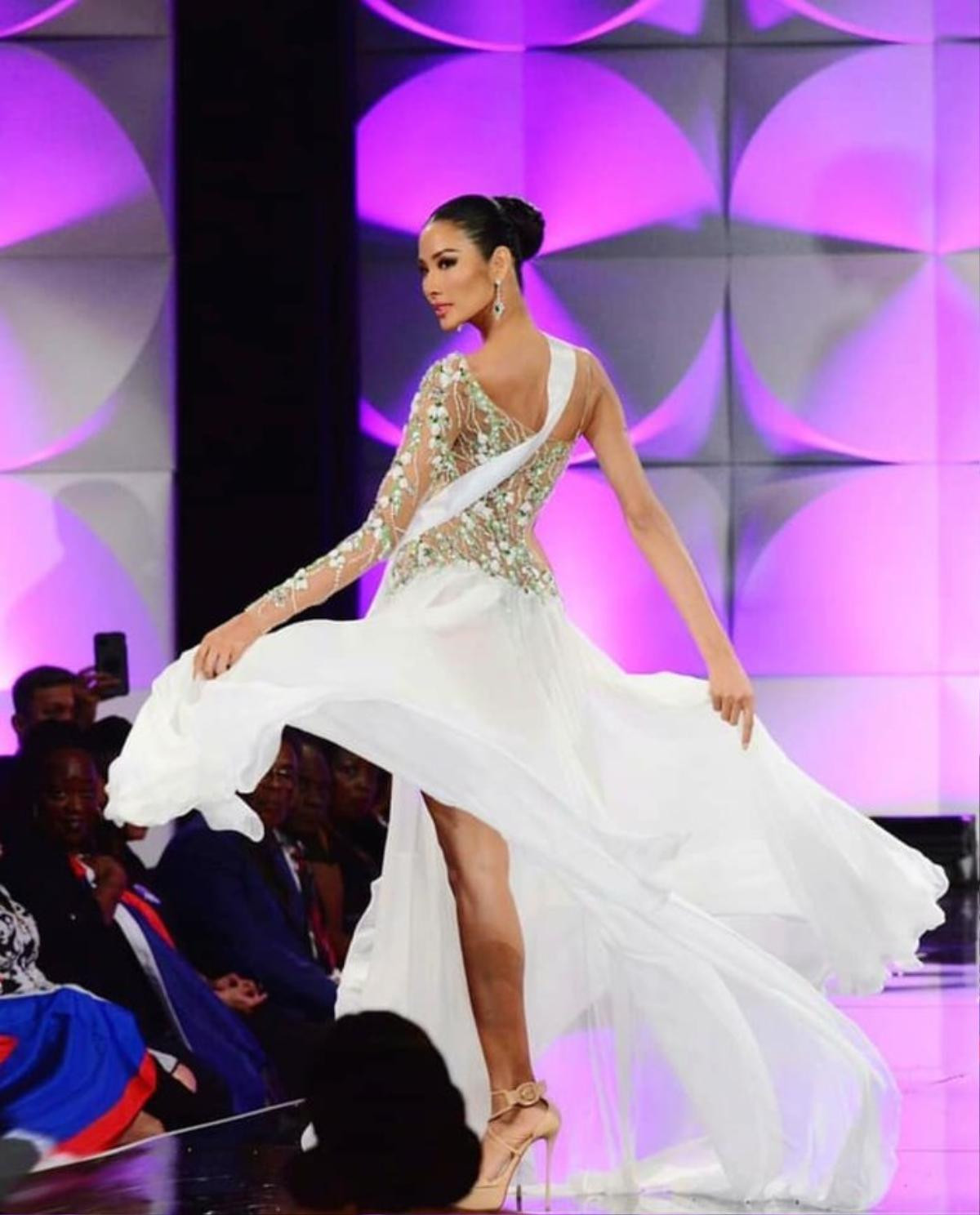 10 hoa hậu đẹp nhất Bán kết Miss Universe 2019: Hoàng Thùy dẫn đầu với váy dạ hội 'đúng đỉnh' Ảnh 1