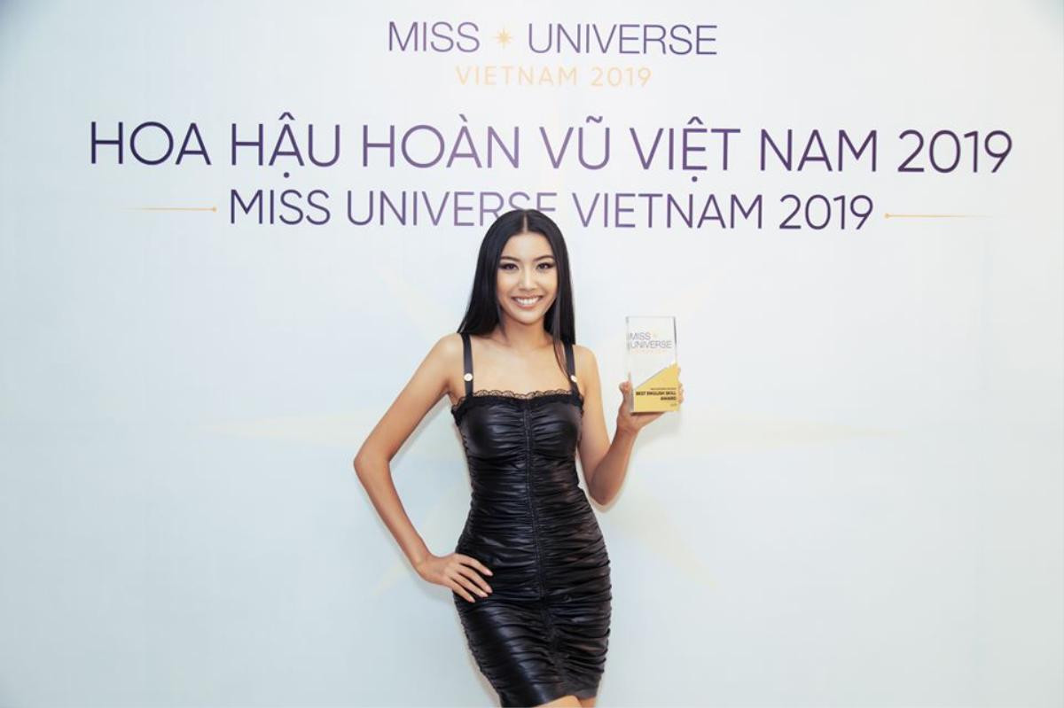 Thúy Vân giành giải Tiếng Anh chuẩn nhất, Hoàng Phương là Best Face Hoa hậu Hoàn vũ Việt Nam 2019 Ảnh 2