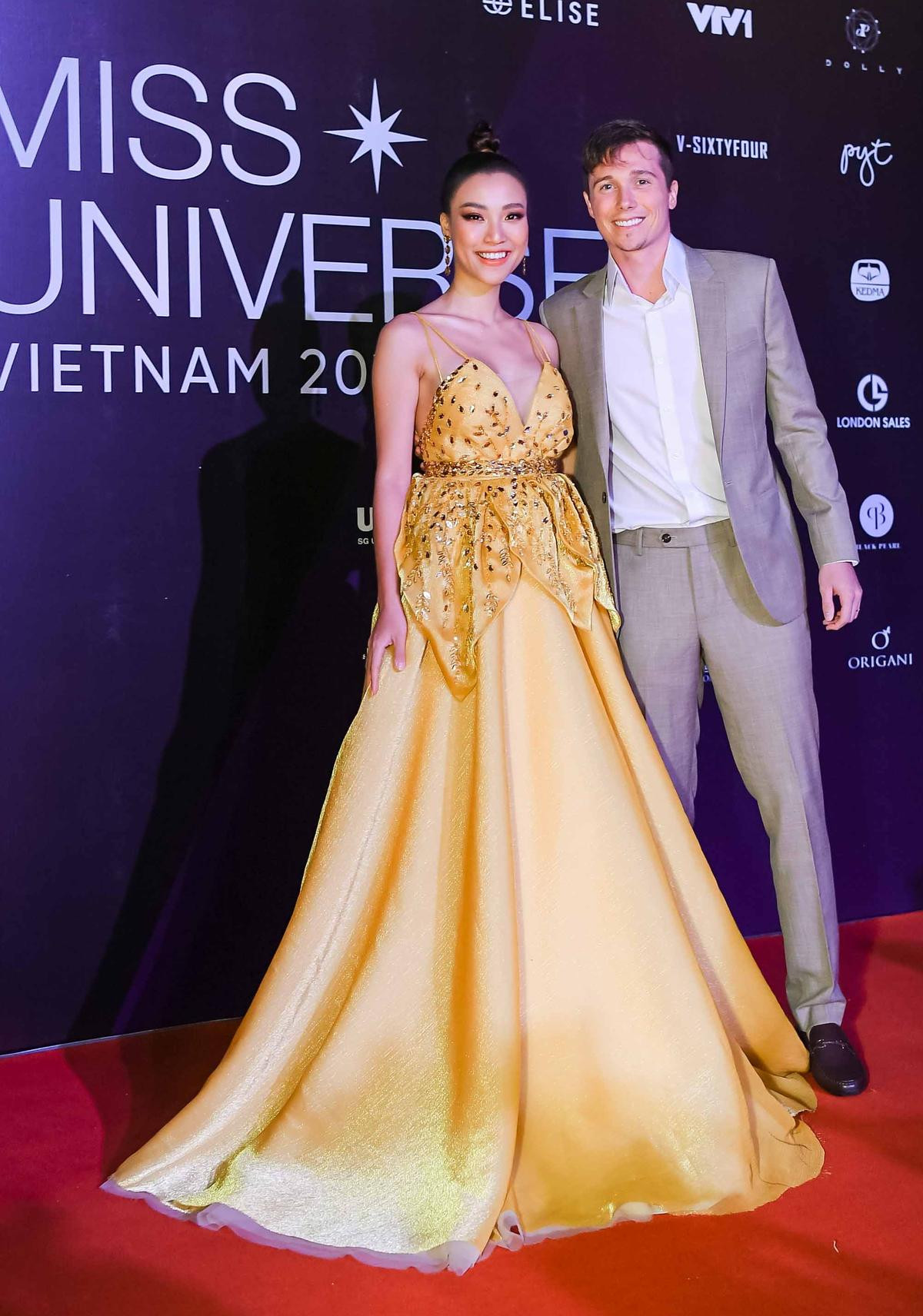 Mâu Thuỷ đẹp rạng rỡ, Lệ Hằng quyến rũ trên thảm đỏ Miss Universe Vietnam 2019 Ảnh 3