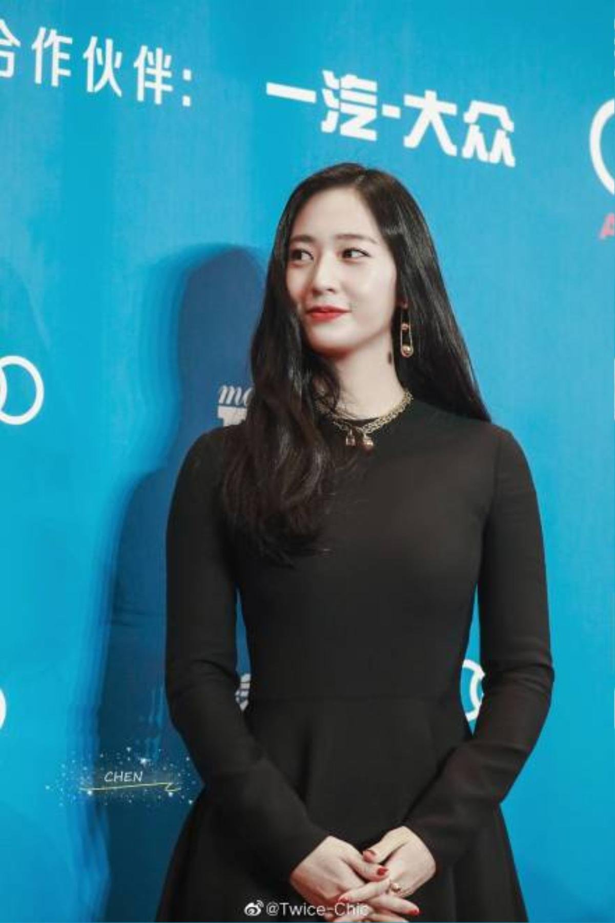 Thảm đỏ '2019 Madame Figaro Fashion Gala': Trịnh Sảng khéo léo khoe chân dài, Krystal Jung trông già dặn Ảnh 11