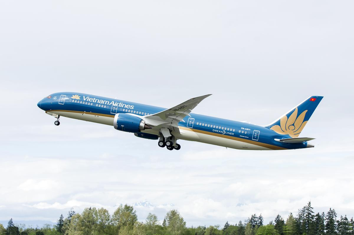 Vietnam Airlines tăng cường thêm 6 chuyến bay chở cổ động viên sang Philippines cổ vũ đội tuyển U22 Việt Nam tại chung kết  SEA Games 30 Ảnh 2