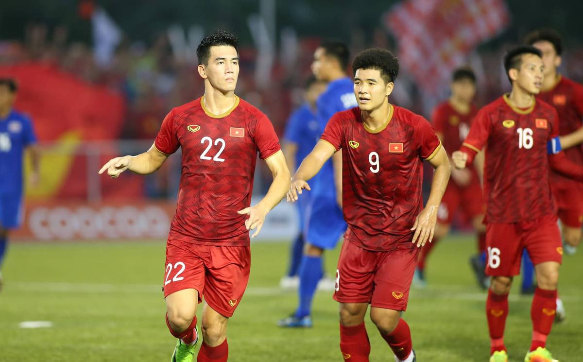 Hoài Linh làm thơ chúc mừng chiến thắng của U22 Việt Nam, dự đoán đội nhà sẽ vô địch SEA Games 30 Ảnh 1