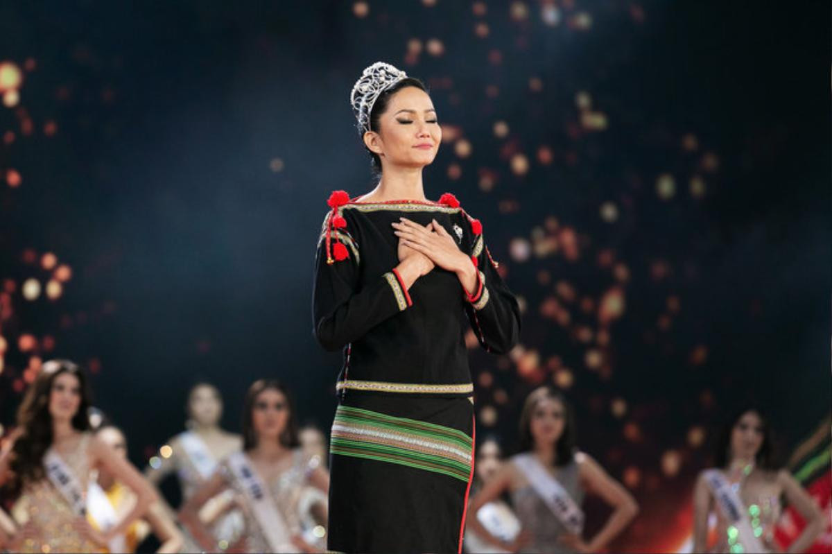 Xúc động khoảnh khắc H'Hen Niê hát 'Cảm ơn' của Đen Vâu tại Miss Universe Vietnam 2019 Ảnh 2