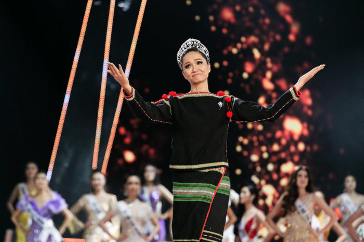 Xúc động khoảnh khắc H'Hen Niê hát 'Cảm ơn' của Đen Vâu tại Miss Universe Vietnam 2019 Ảnh 3