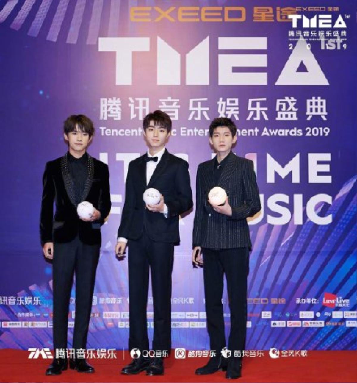 Thảm đỏ Tencent Music Entertainment Award 2019: TFBoys trở thành tâm điểm, Trần Lập Nông - Lưu Vũ Ninh so vẻ điển trai Ảnh 6