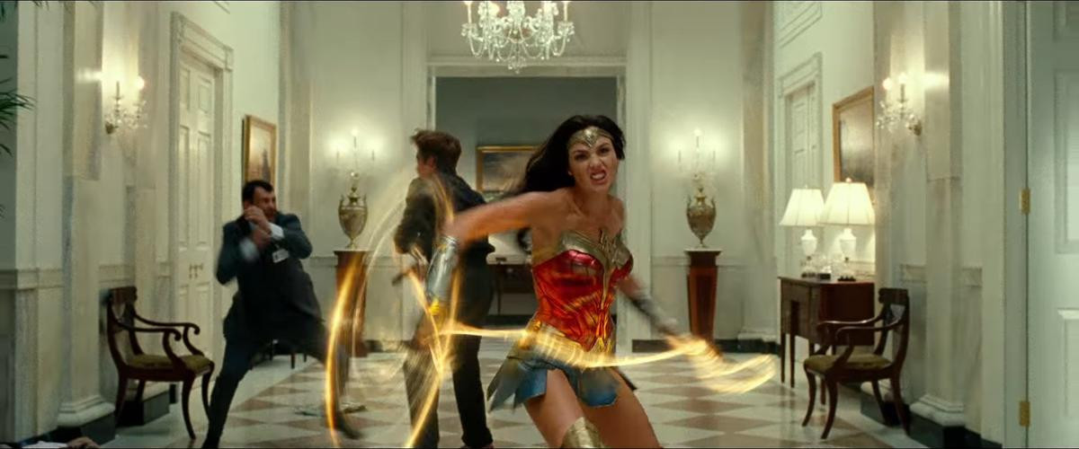 10 chi tiết đáng chú ý trong trailer ‘Wonder Woman 1984’: Steve Trevor tái sinh, chị Đại vận giáp vàng đầy uy lực Ảnh 8