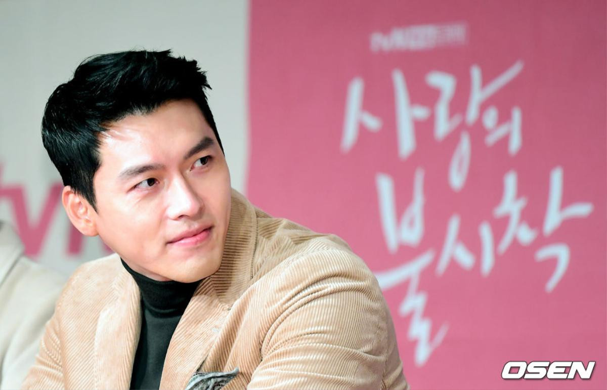 Họp báo 'Crash Landing on You': Son Ye Jin - Hyun Bin đẹp đôi đến ngộp thở, áp đảo cặp phụ Ảnh 13