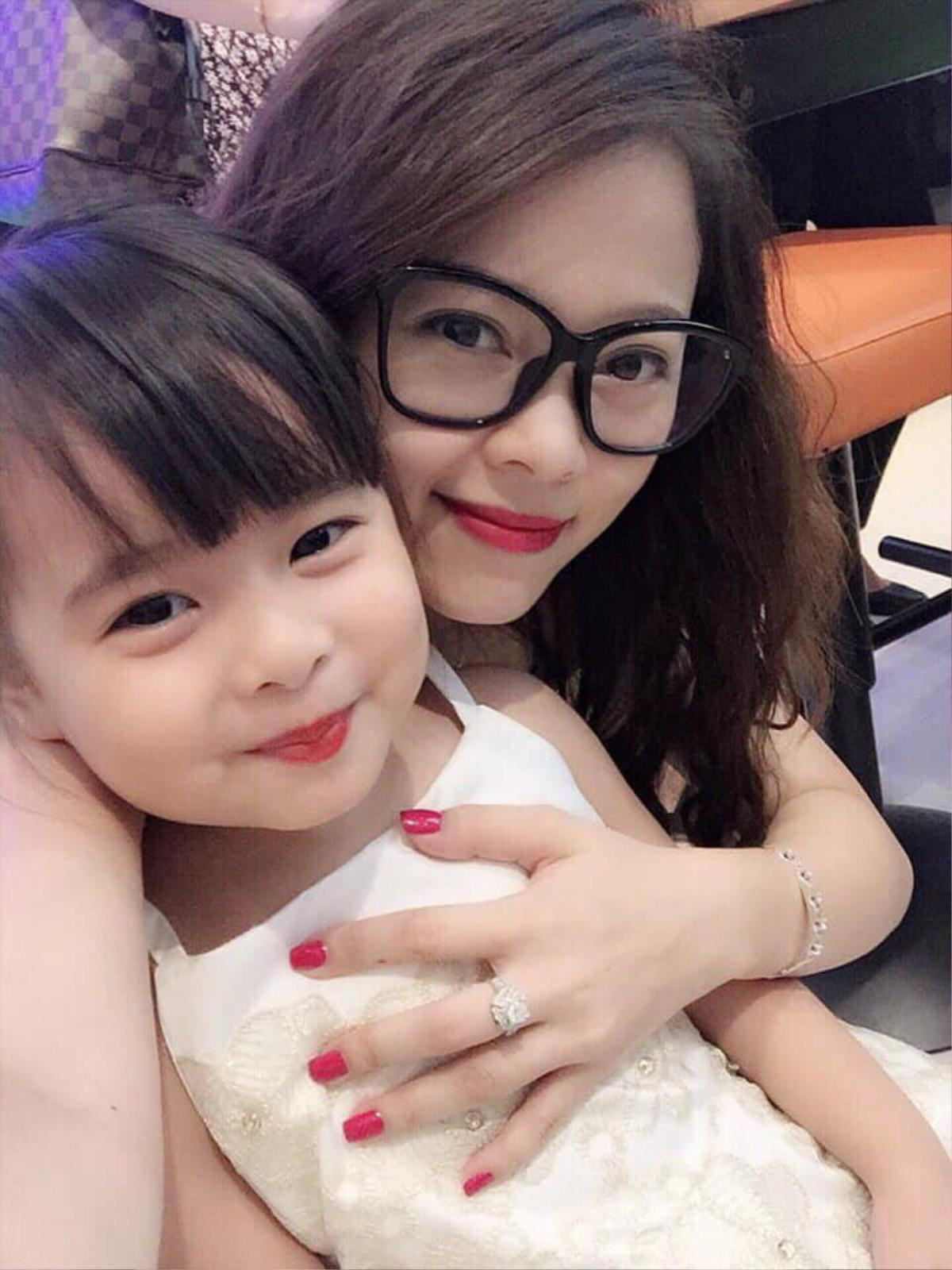 Đăng hình cùng con gái lớn nhưng hotmom Hằng Túi lại được dân tình lại nức nở khen ngợi Ảnh 3