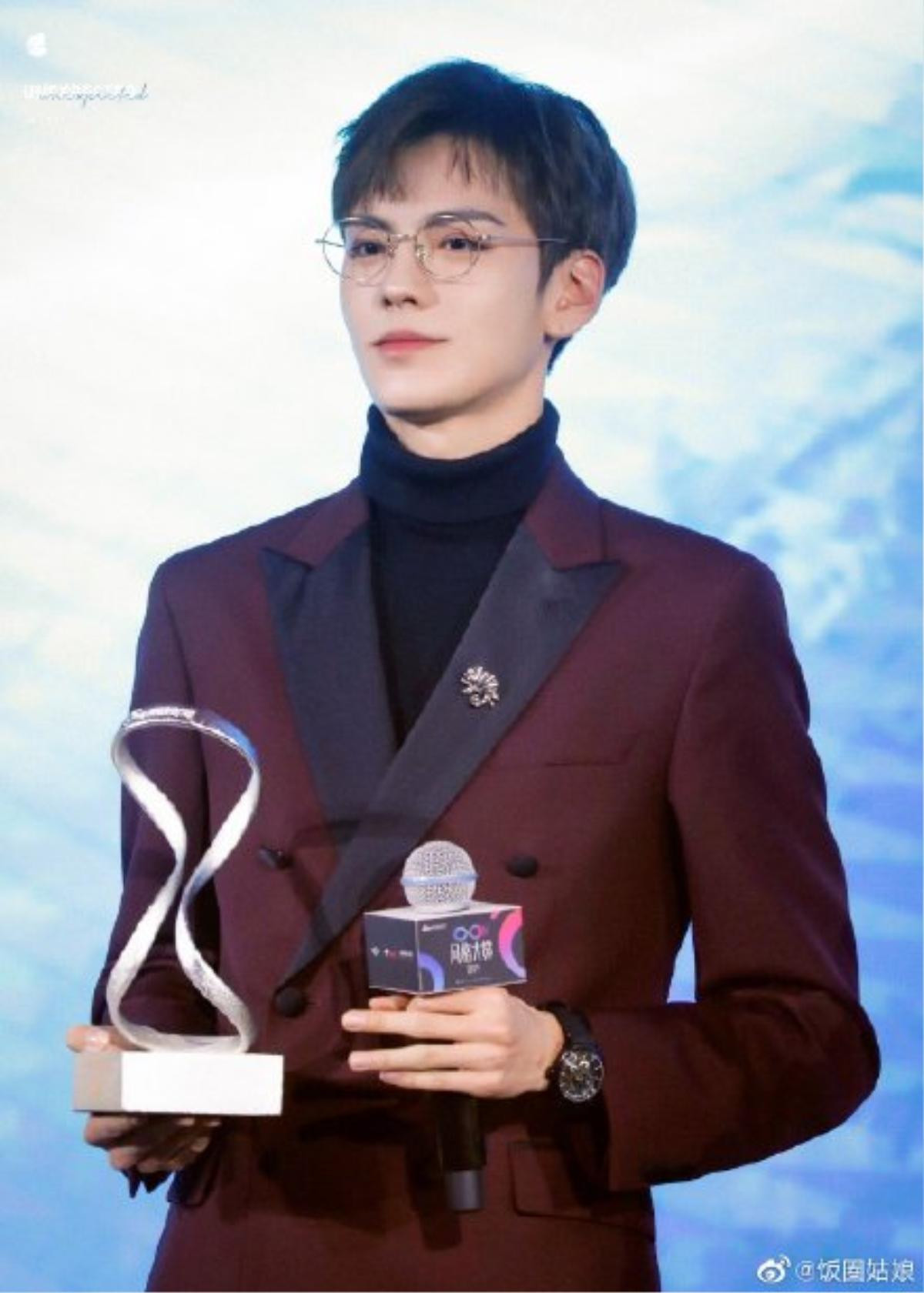 Thảm đỏ 2019 Sina Style Awards: Hứa Ngụy Châu gây chú ý với vest gợi cảm, Nghê Ni quyến rũ với tông vàng Ảnh 19