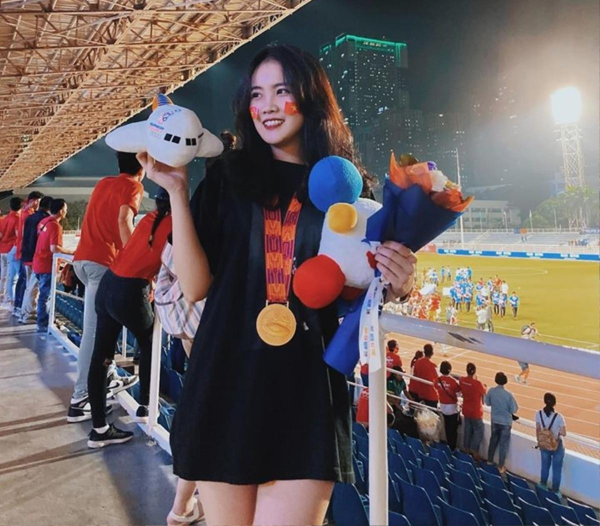 Dàn hot girl quẩy tưng bừng ăn mừng Việt Nam vô địch SEA Games Ảnh 2