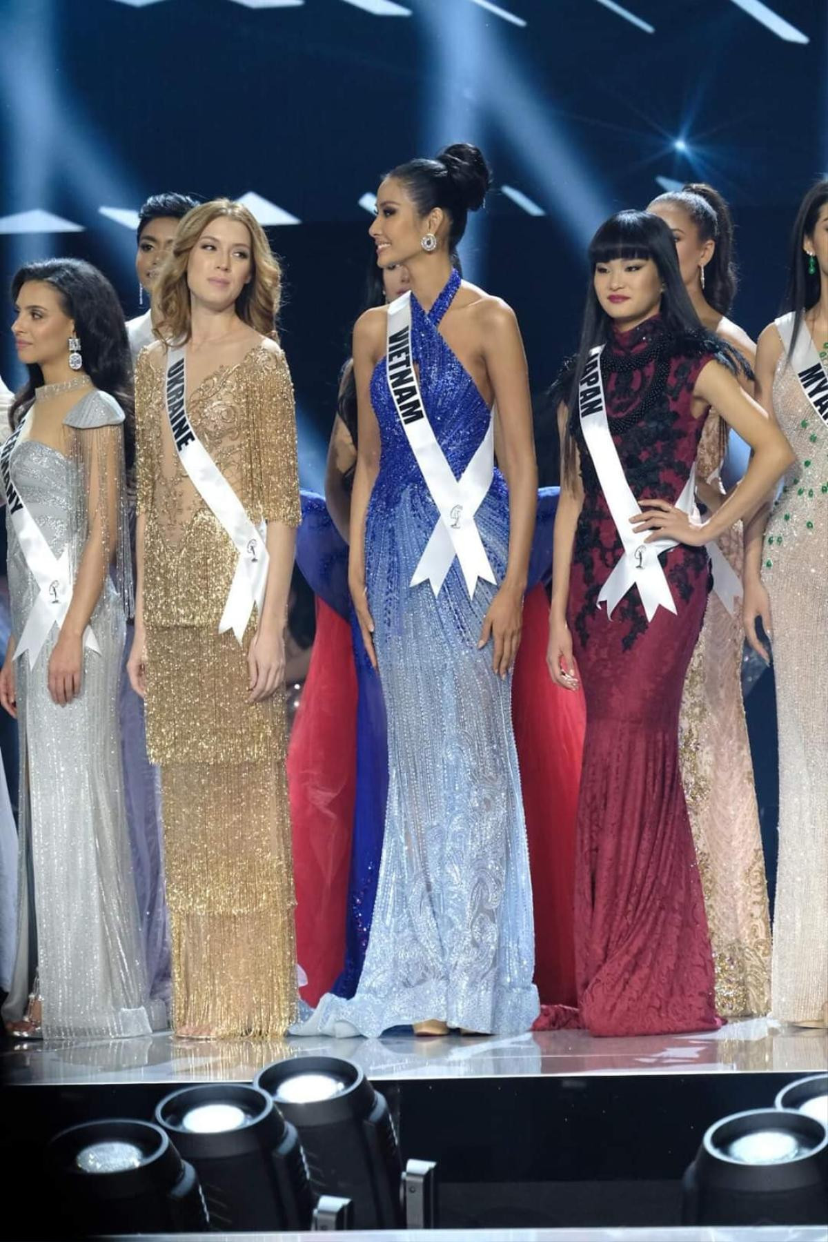 Hoàng Thùy dừng chân trước Top 10 Miss Universe: Fan tiếc nuối váy dạ hội 'đẹp đỉnh' chưa được trình diễn Ảnh 8