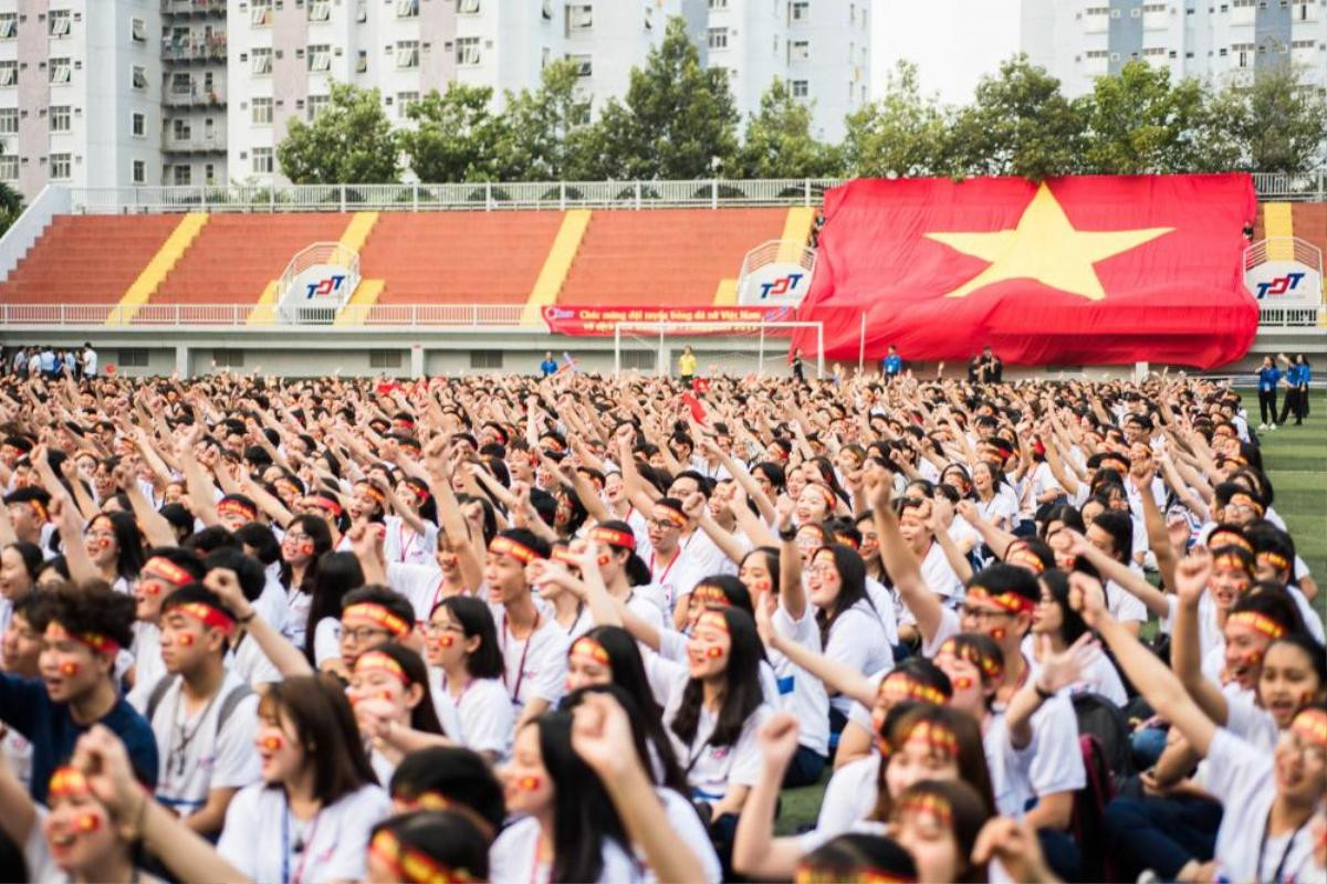 Hàng nghìn sinh viên trường ĐH Tôn Đức Thắng xác lập kỷ lục trong ngày lịch sử của bóng đá Việt Nam Ảnh 3