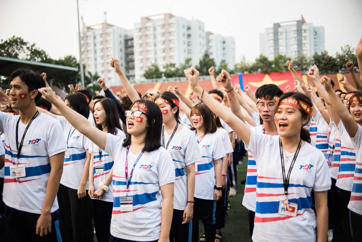 Hàng nghìn sinh viên trường ĐH Tôn Đức Thắng xác lập kỷ lục trong ngày lịch sử của bóng đá Việt Nam Ảnh 6