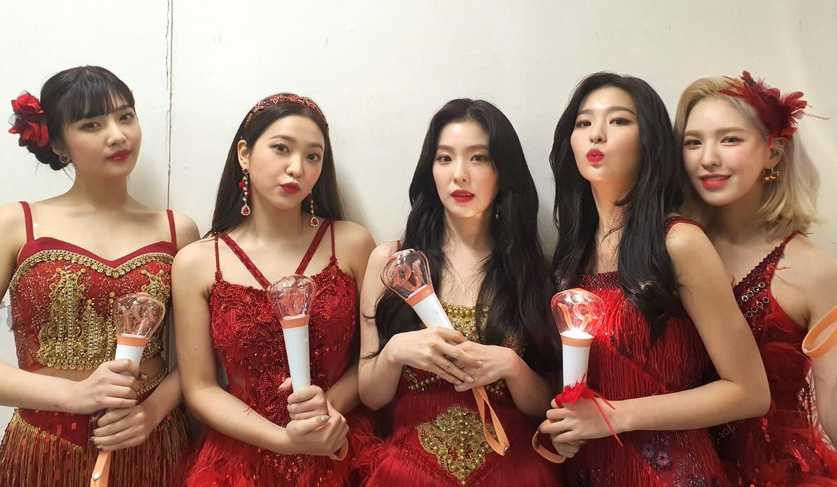 Red Velvet tung poster 'cô dâu bí ẩn' đánh úp fan, xác nhận trở lại đường đua lần thứ 3 trong năm Ảnh 2