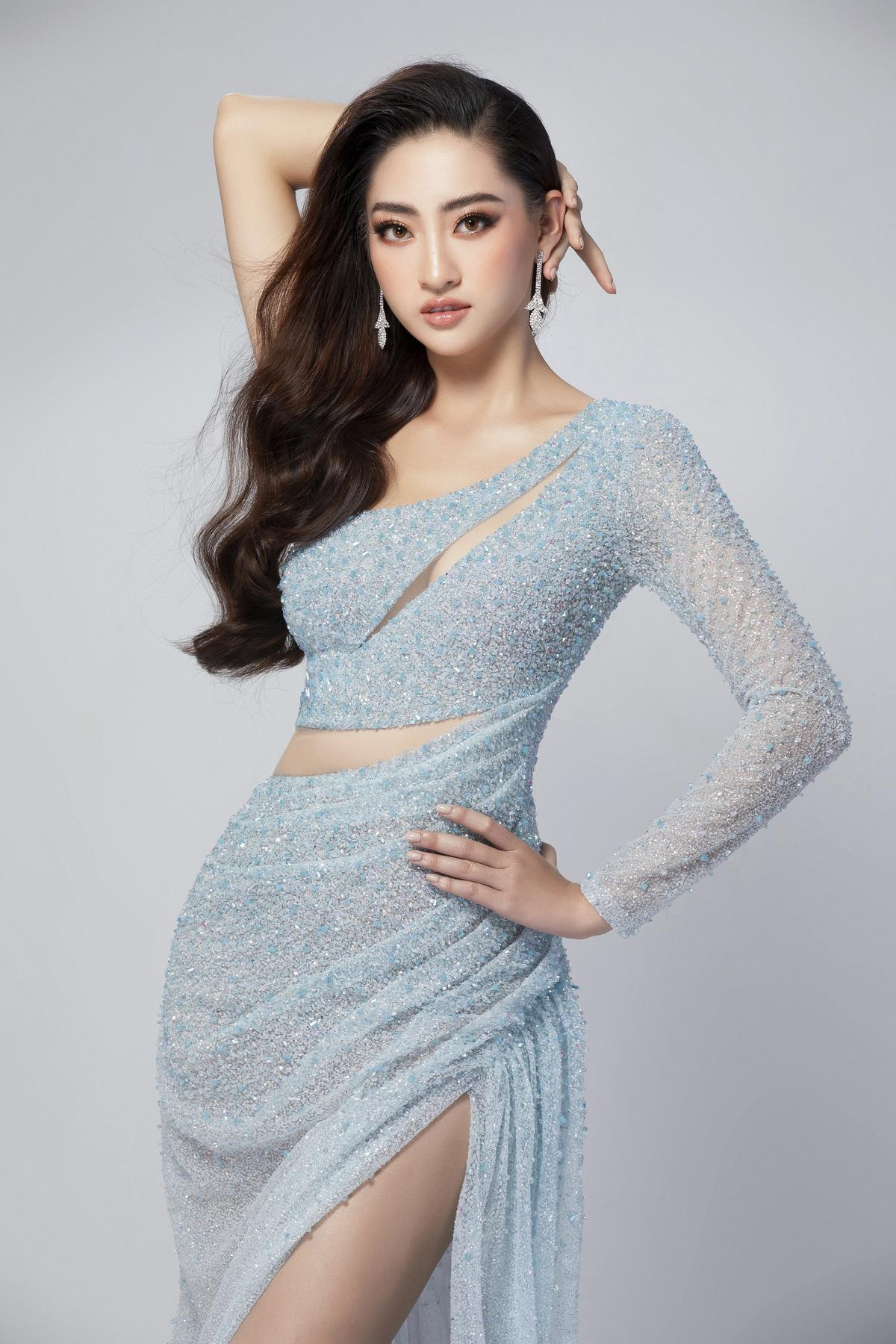 NTK: Đầm dạ hội CK Miss World sẽ giúp Lương Thùy Linh rực sáng, khoe trọn đôi chân cực phẩm! Ảnh 8